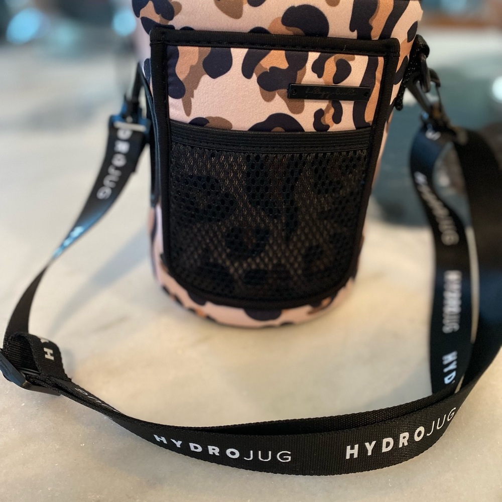 Limited edition Holley Gabrielle Hydrojug leopard sleeve.